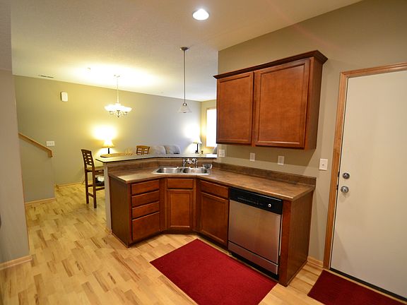 3rd image of 565 Villa Ct