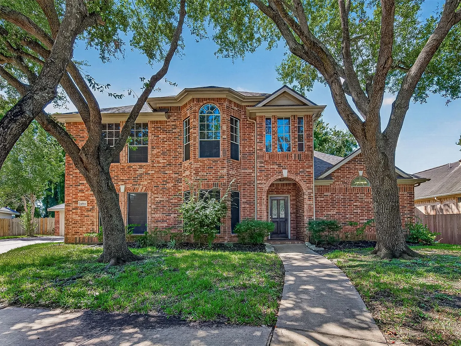 4 bed, 2.5 bath, 2704 sqft, $2,600 — Photo 3