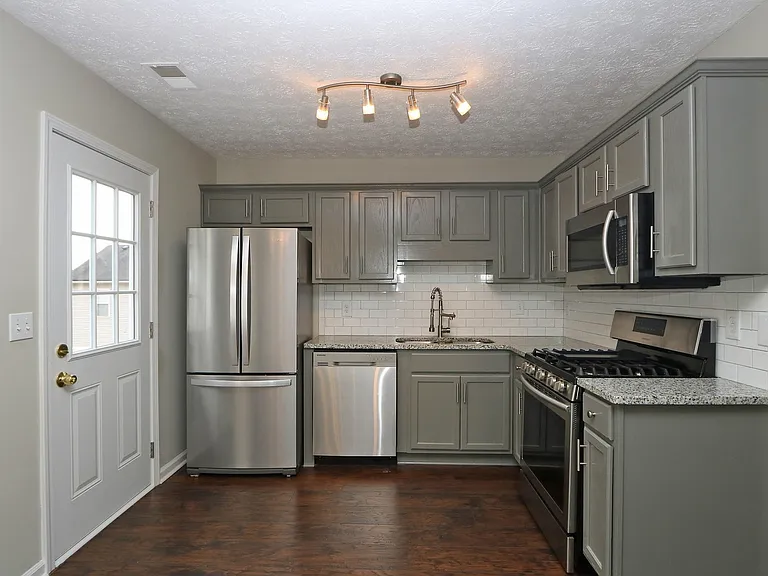 102 Providence Dr — Photo 4