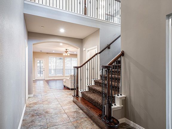 4th image of 6812 Valley Brook Dr
