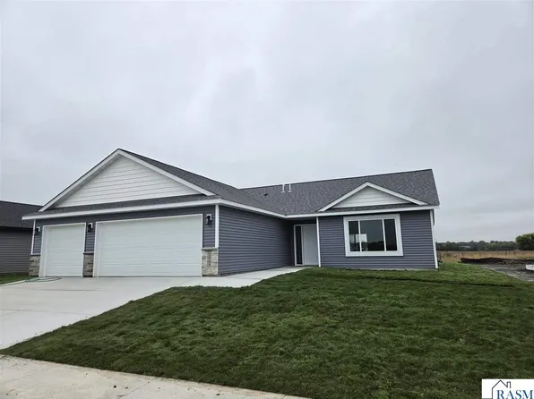 1088 Cullen St, Saint Peter, MN 56082