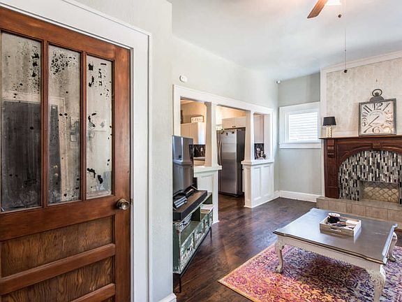 4th image of 2638 Woodbine Ave