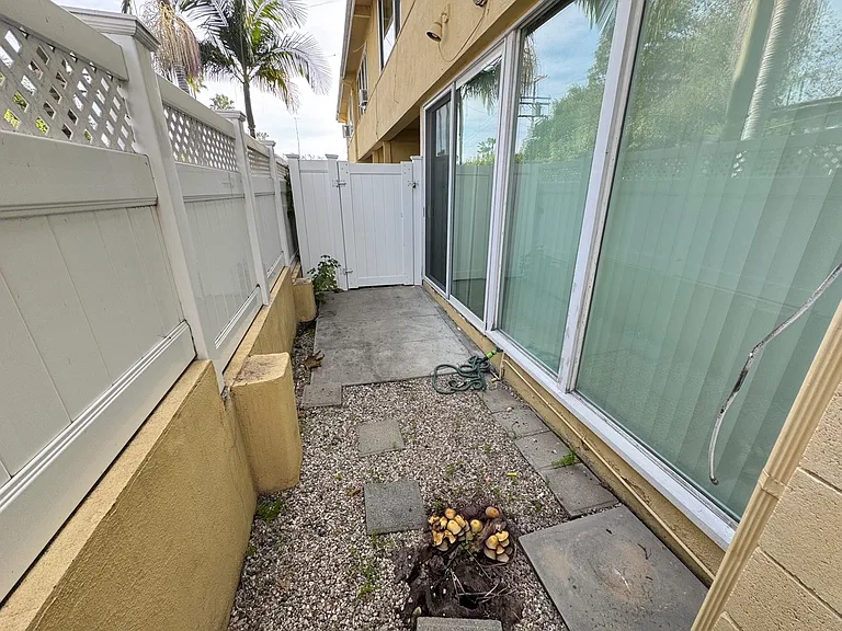 11500 Rochester Ave #11500 — Photo 36