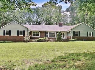 24 Landsdown Rd, Annandale, NJ 08801