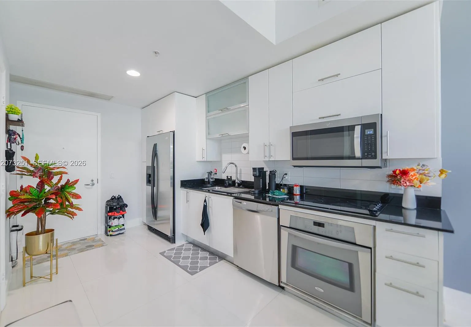 Infinity At Brickell Cond — Photo 3