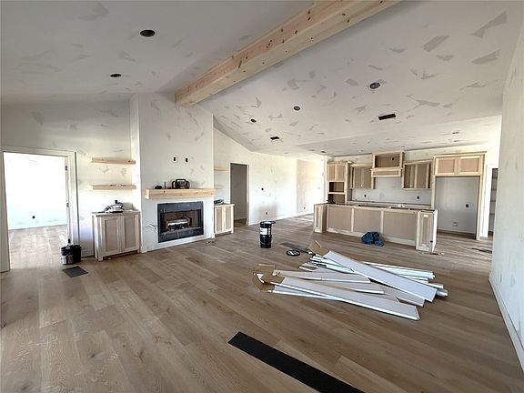 5th image of 5114 Revelstoke Rd