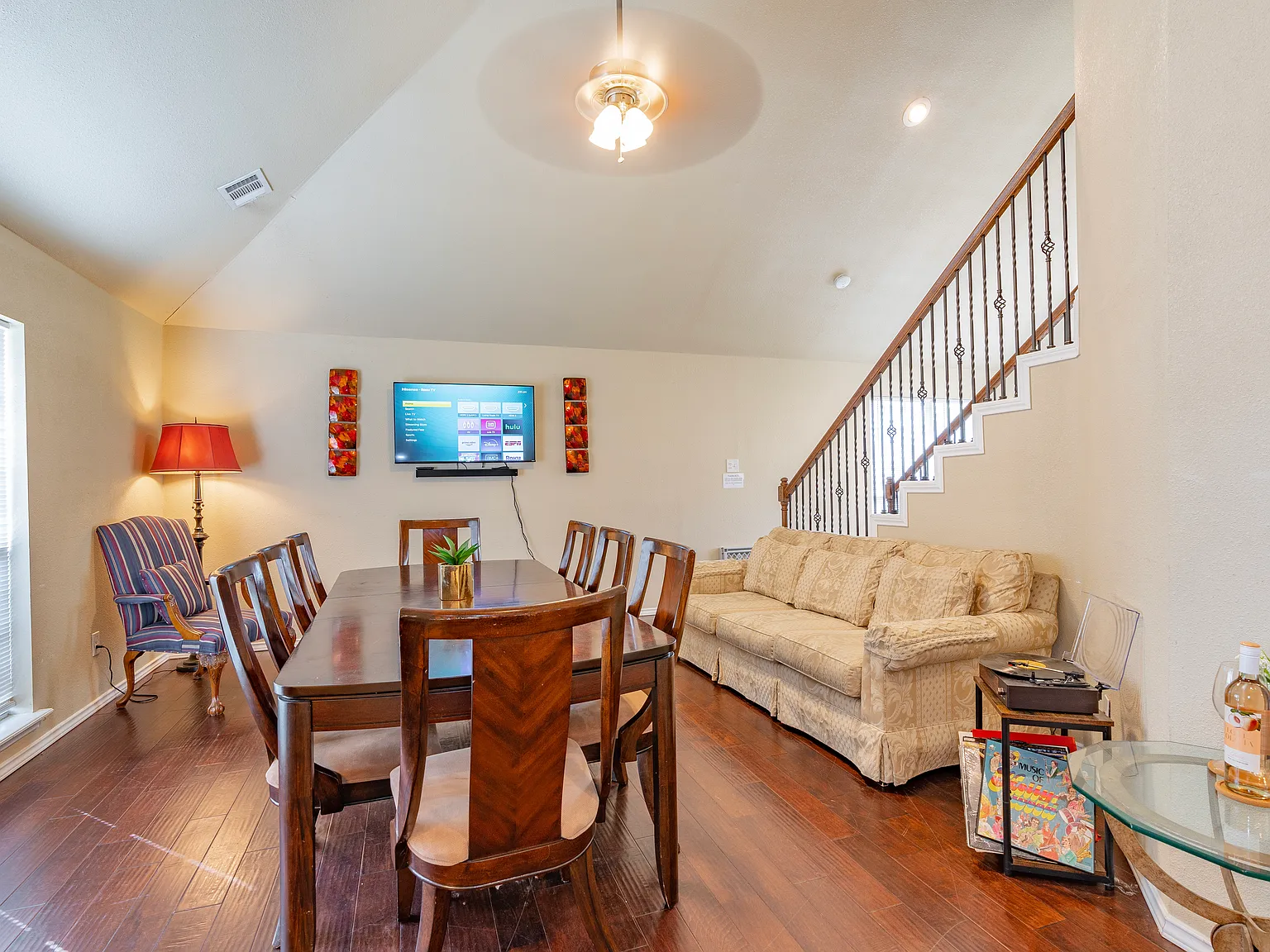 4 bed, 2452 sqft, $6,995 — Photo 3