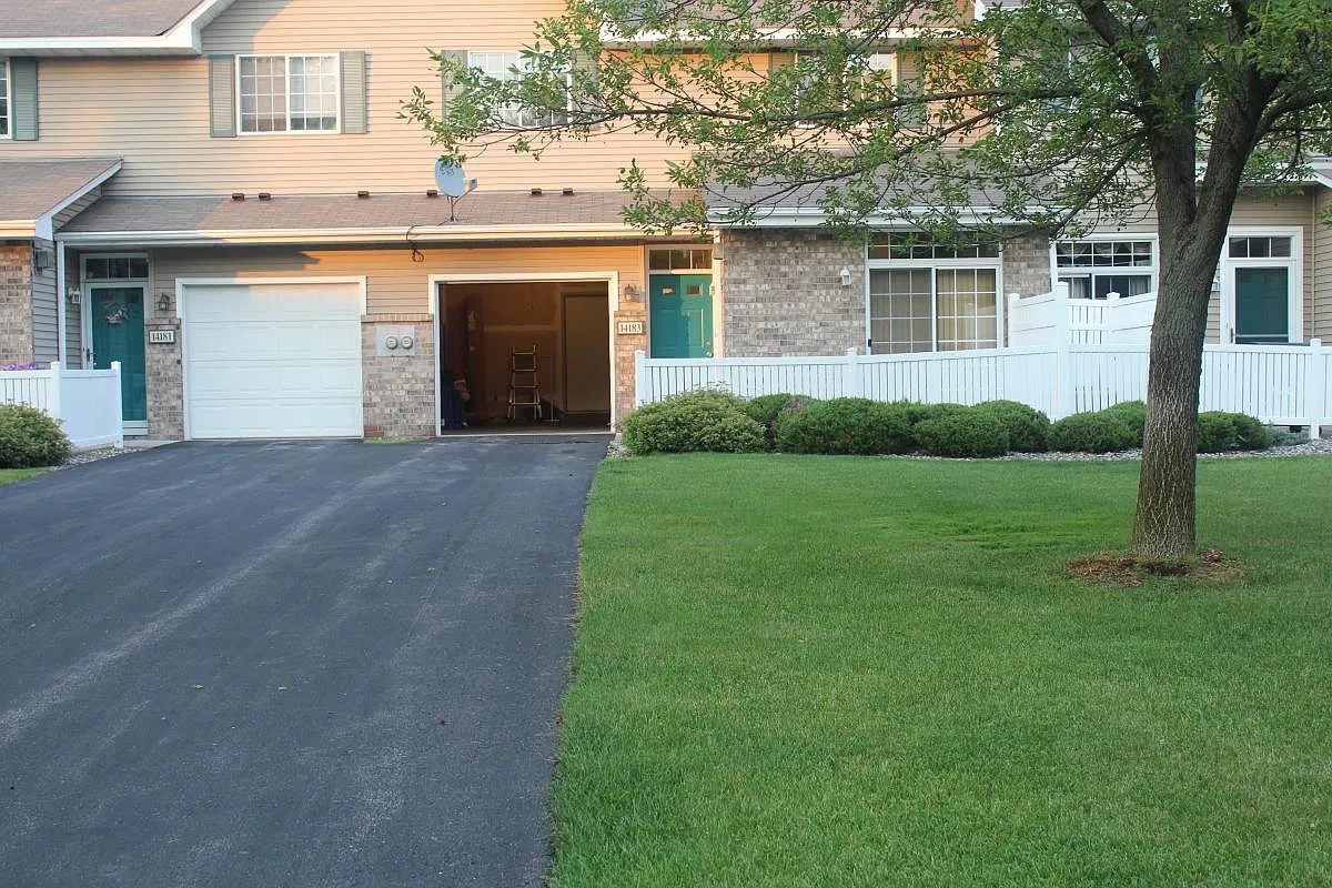 2 bed, 1.5 bath, 1254 sqft, $1,950 — Photo 2