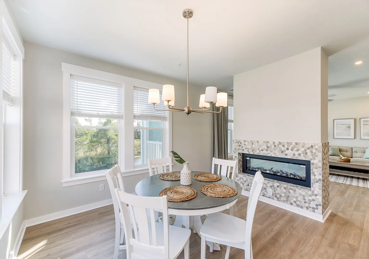 3 Bedroom 2 Bath Condo Available-10/24 — Photo 3