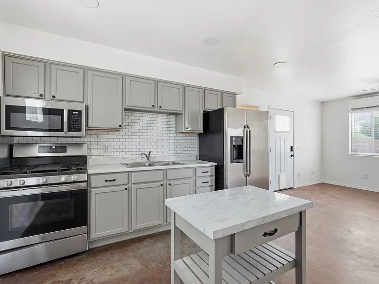 1226 E. Elm St. — Photo 14