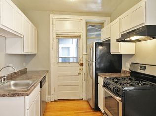 130 N Humphrey Ave #136-2N, Oak Park, IL 60302