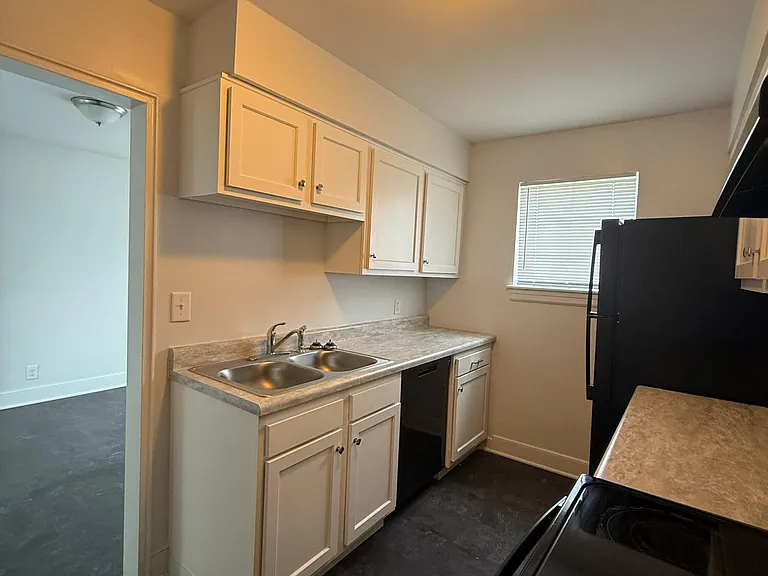 2331 Memorial Ave SW #10 — Photo 9