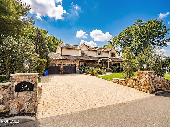 3rd image of 654 Valley Road