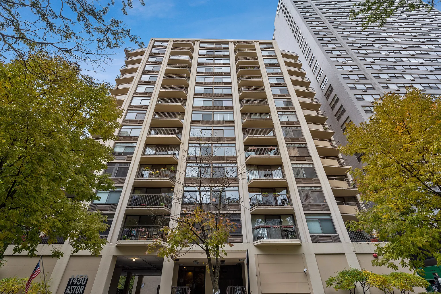 1450 N Astor St APT 4C photo 1