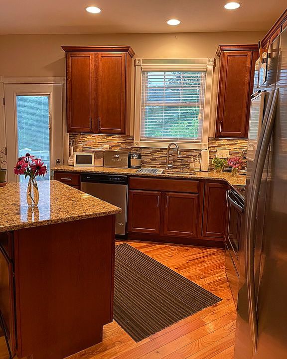 1st image of 42 Brownstone Dr