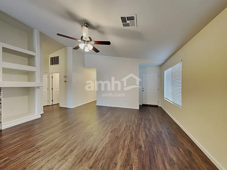 2107 E Catclaw St — Photo 8
