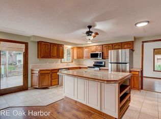94 Perry Dr, Coupeville, WA 98239