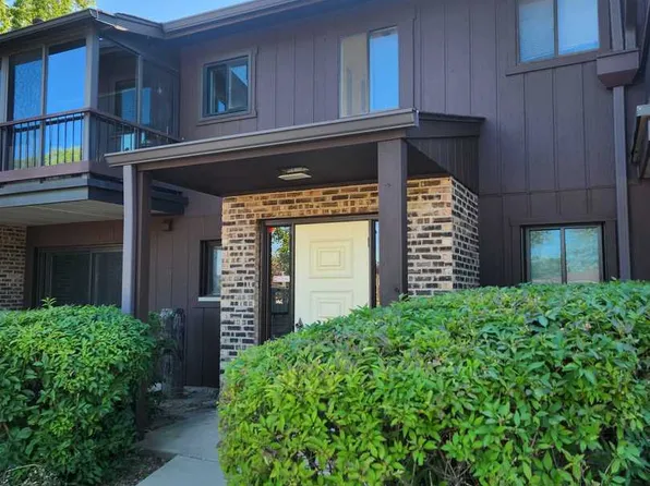 56 Pier Dr APT 103, Westmont, IL 60559