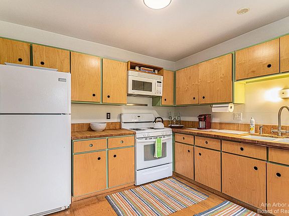 4th image of 3394 Burbank Dr