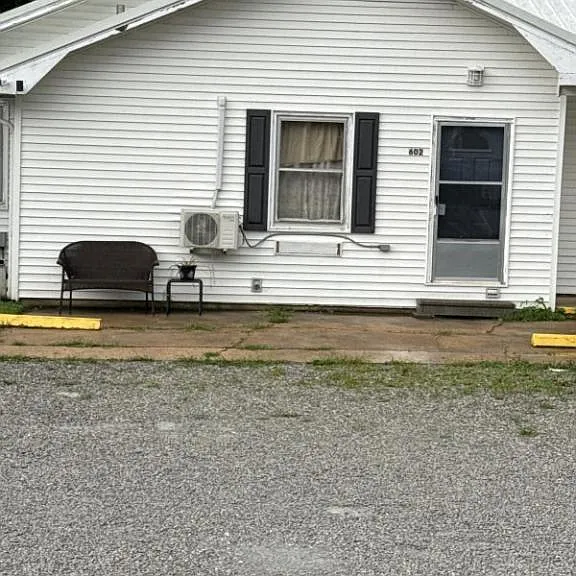 602 W Jackson St — Photo 1