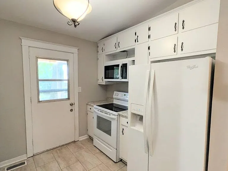 310 Cumberland Dr SE — Photo 10