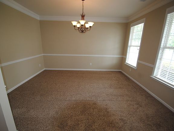 4th image of 555 Briarhurst Ct