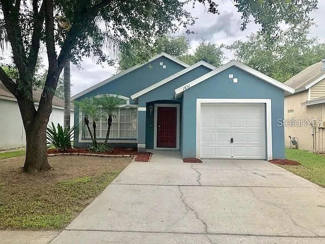 3 bed, 2.0 bath, 1194 sqft, $2,095 — Photo 2