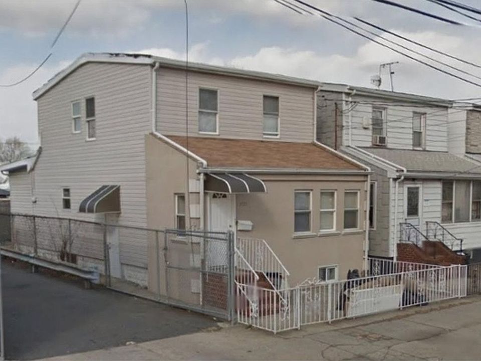2nd image of 9721 Avenue