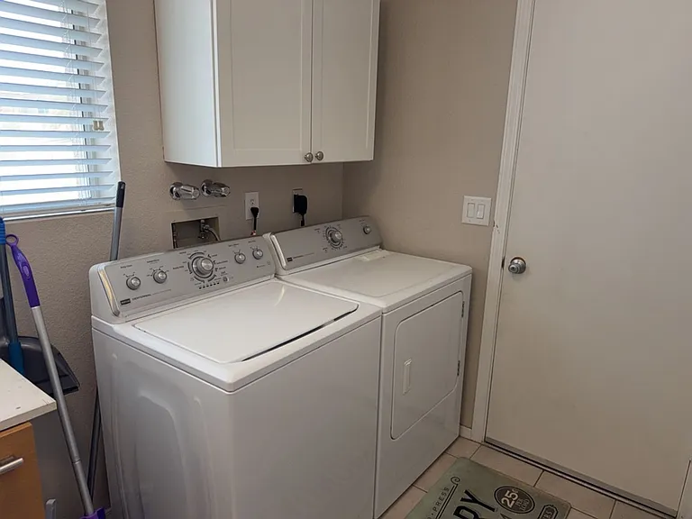 1910 Cabana Dr — Photo 26