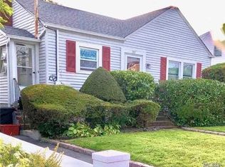 997 Adams Ave, Franklin Square, NY 11010