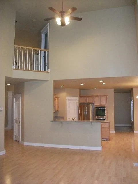 3 bed, 2.5 bath, 2982 sqft, $2,695 — Photo 3