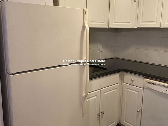 11 Marlborough #22 Boston - Back Bay Unit Photo 4