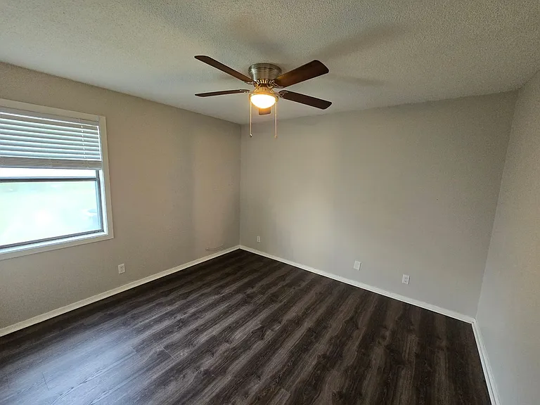 330 S 17th St #21 — Photo 6