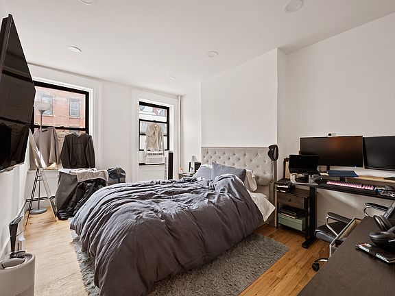 5th image of 82 Thompson St APT 1
