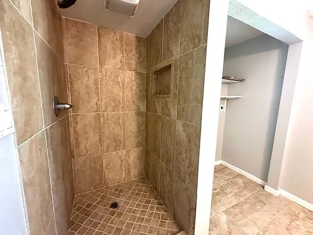 17884 Crystalwood Ct — Photo 11