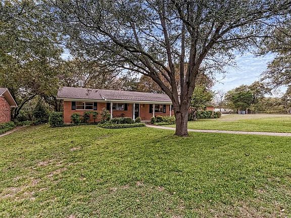 2nd image of 716 White Oak Dr
