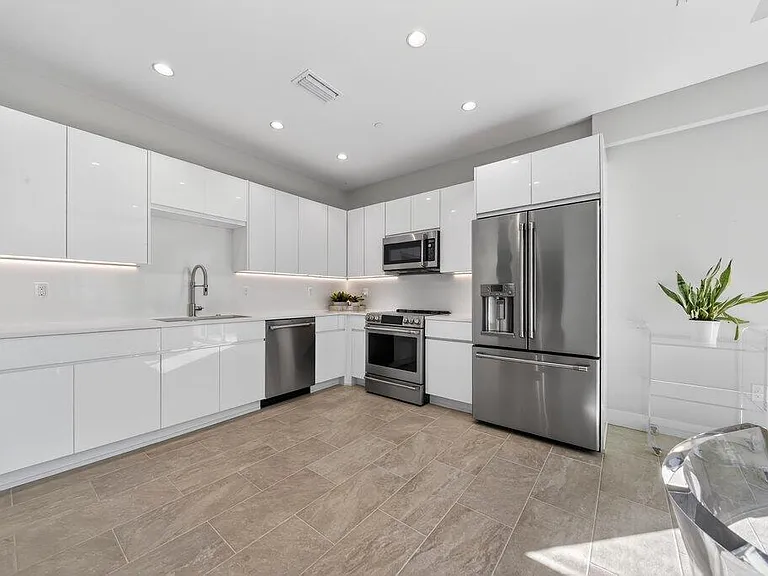 41 SW Seminole St #209 — Photo 12
