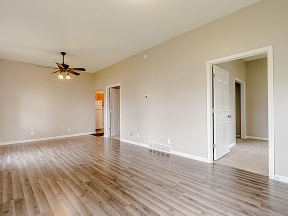 4th image of 926 Avenue C