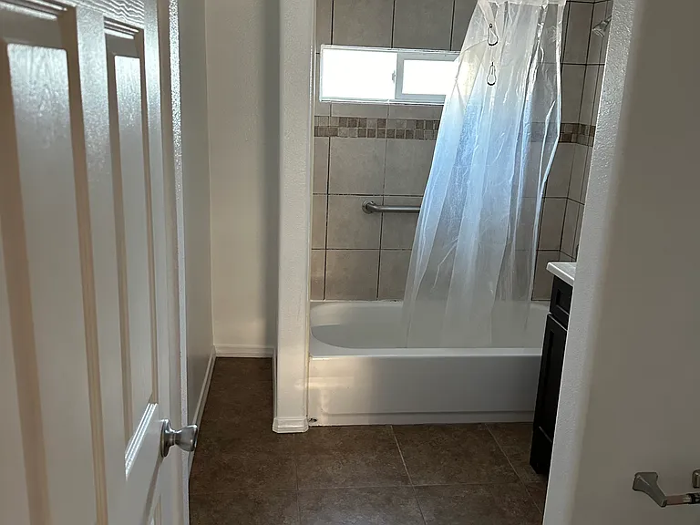 6052 Brooklyn Ave — Photo 14