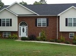 1796 Woodleaf Ct, Conover, NC 28613