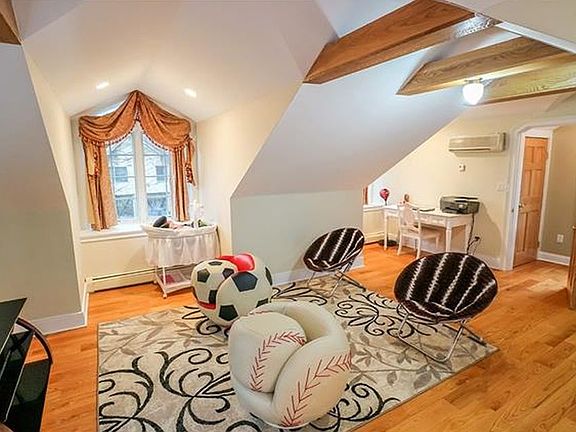 2nd image of 37 Lovell St