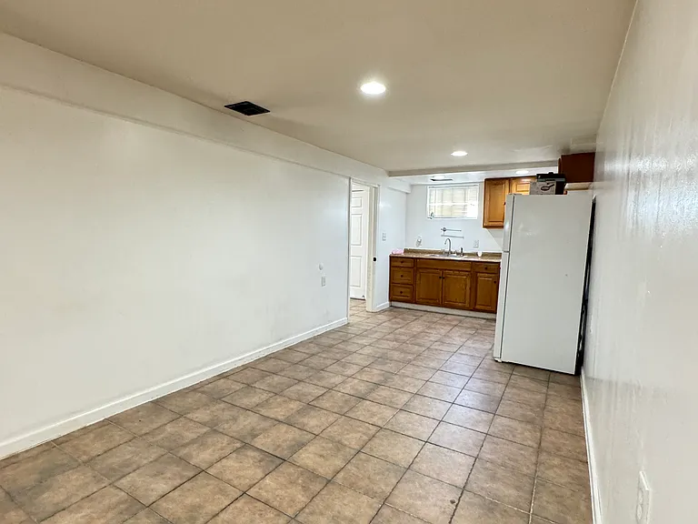 1 Beacon Pl #BASEMENT — Photo 2