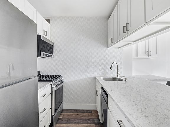 4th image of 300 Albany St APT 4E