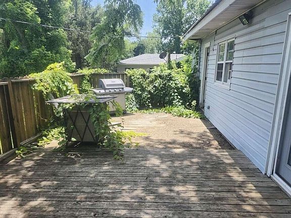 5th image of 1685 Presley Drive