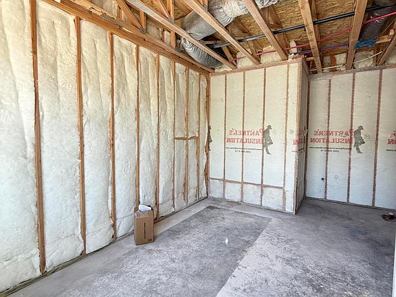 3rd image of 907 W Gold Ridge Ln
