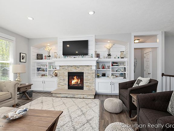 4th image of 4582 Equestrian Dr