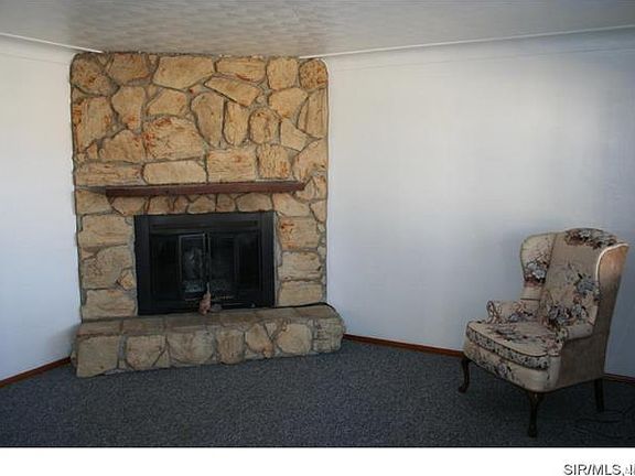2nd image of 21 Meadowlark Ct