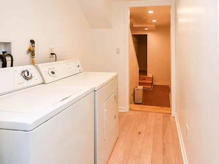 2509 Christian St — Photo 29