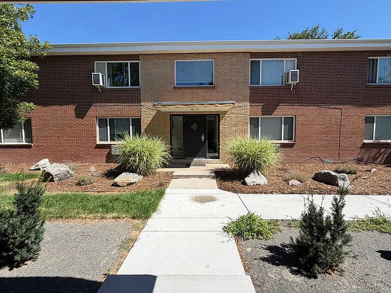 715 Moore St — Photo 1