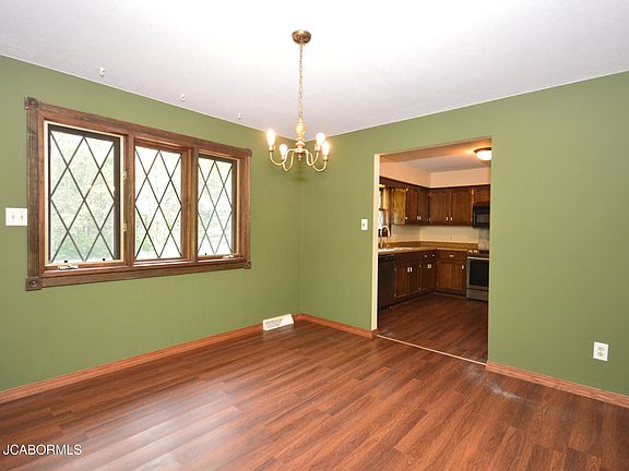 5th image of 4417 Village Dr